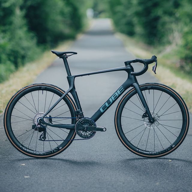 CUBE Agree C:62 SLX maantiepyörä